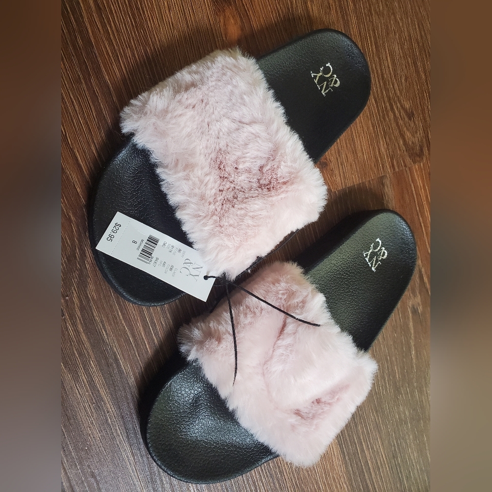 New York & Company NWT Pink Fuzzy Slides - Picture 2 of 3